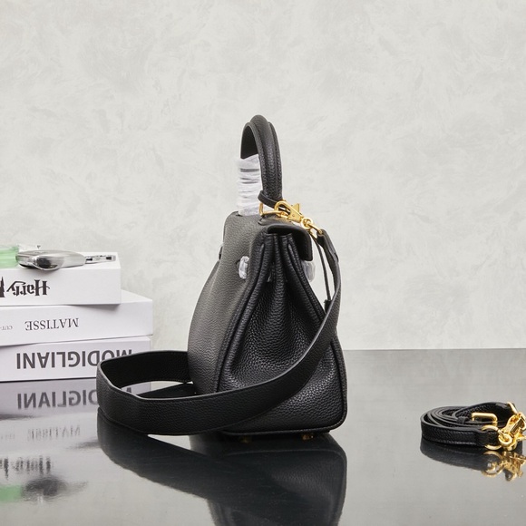 Hermes Kelly 25 Bag - Black Togo Leather with Gold Hardware - Picture 2 of 5